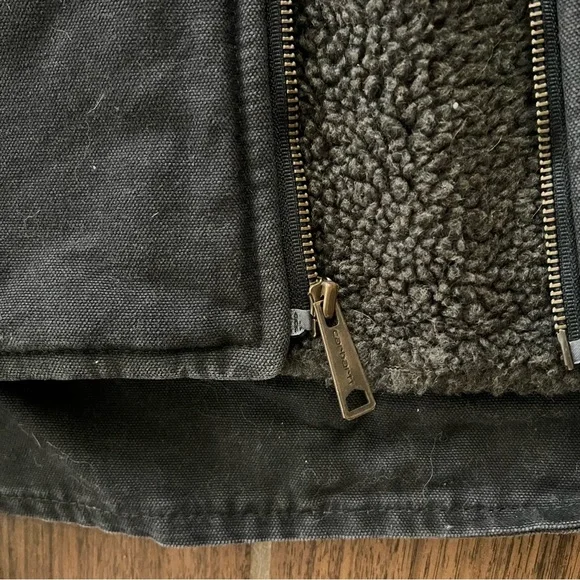 Sherpa Lined Carhartt Vest size L - Picture 5 of 7